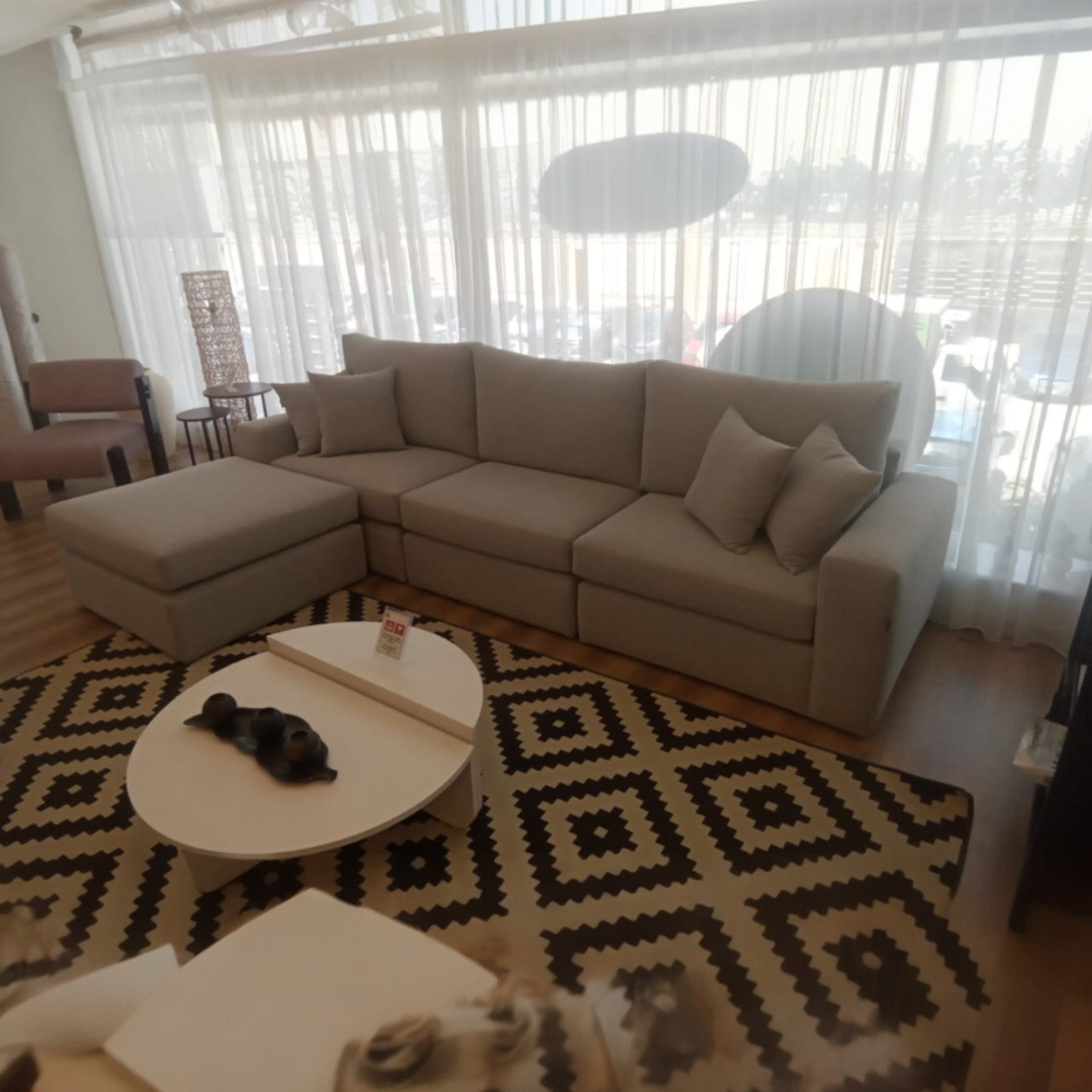 SANDRA CORNER L SHAPE